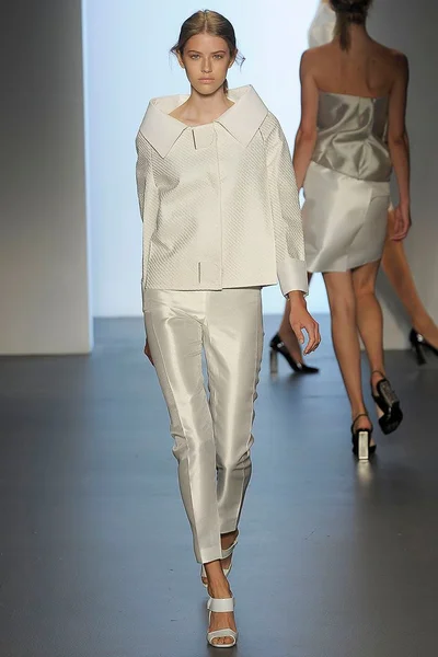 Look 13